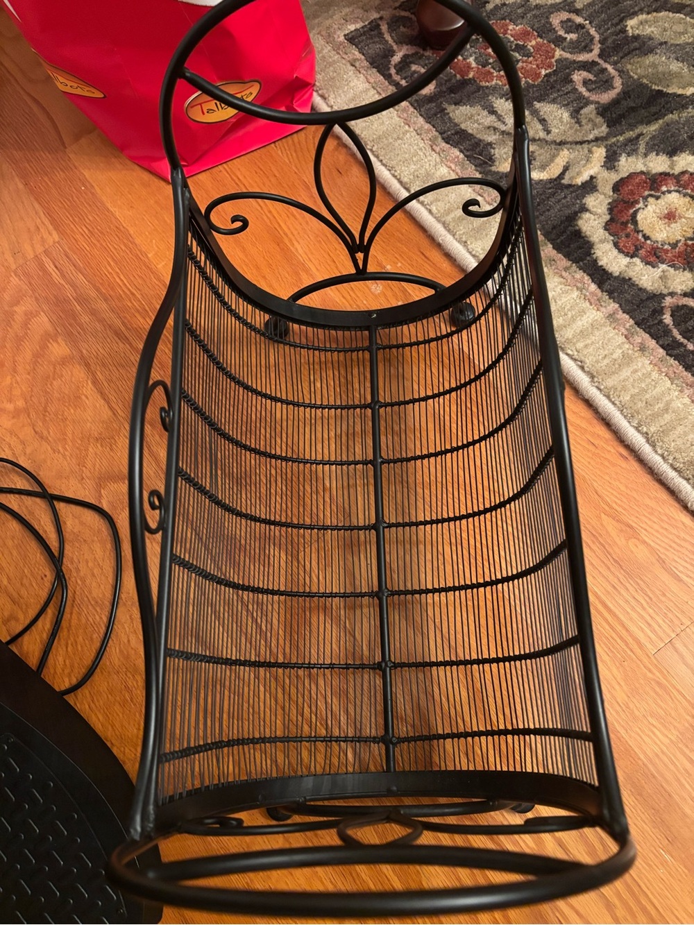 Black Wire Magazine Rack - Picture 2 of 2